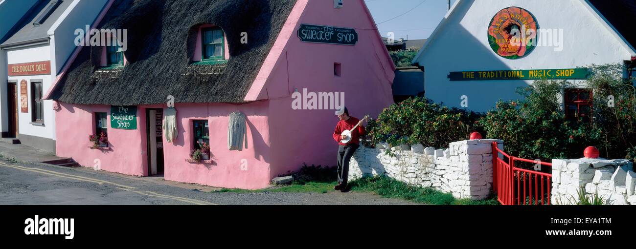 Le village de Doolin, Co Clare, Ireland Banque D'Images