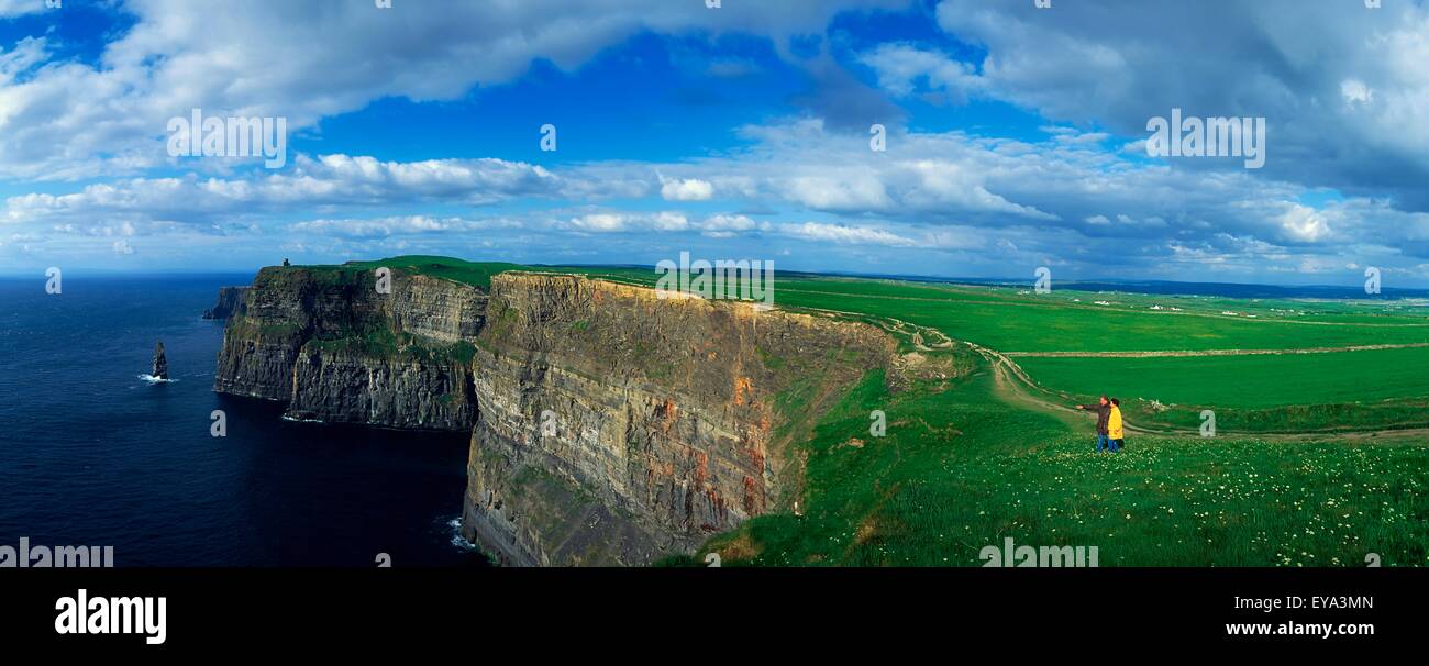 Les falaises de Moher, comté de Clare, Irlande ; Cliff et marins Banque D'Images