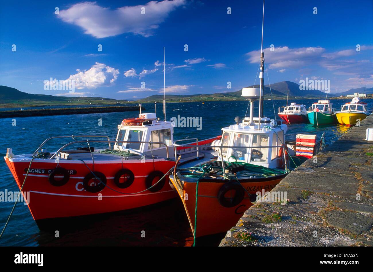 Sewen Pier, Valentia Island, Ring de Kerry, comté de Kerry, Irlande ; bateaux amarrés au quai Banque D'Images