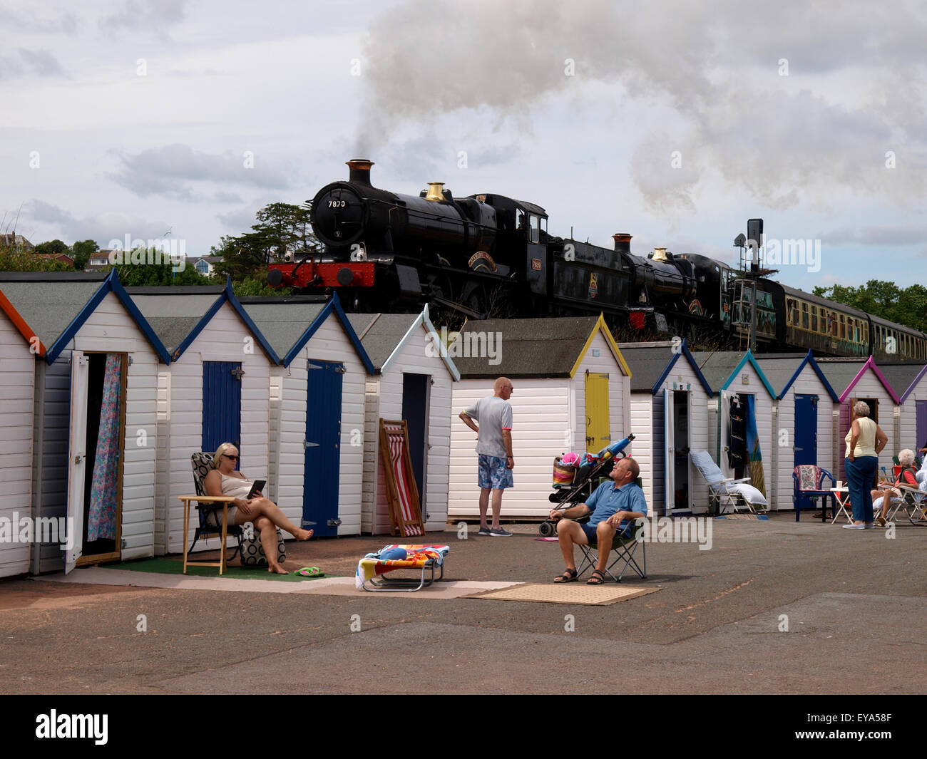 Un en-tête double, deux locomotives à vapeur tirant ensemble sur le chemin de fer à vapeur à la Dartmouth, Goodrington Sands Paignton, Devon Banque D'Images