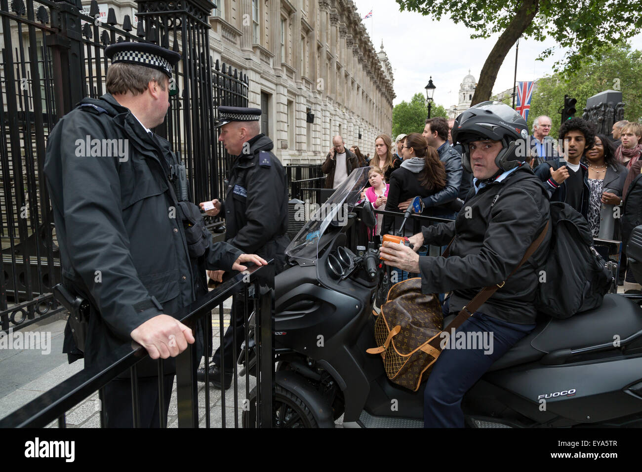 Londres, Grande-Bretagne, la police devant l'entrée de 10 Downing Street Banque D'Images