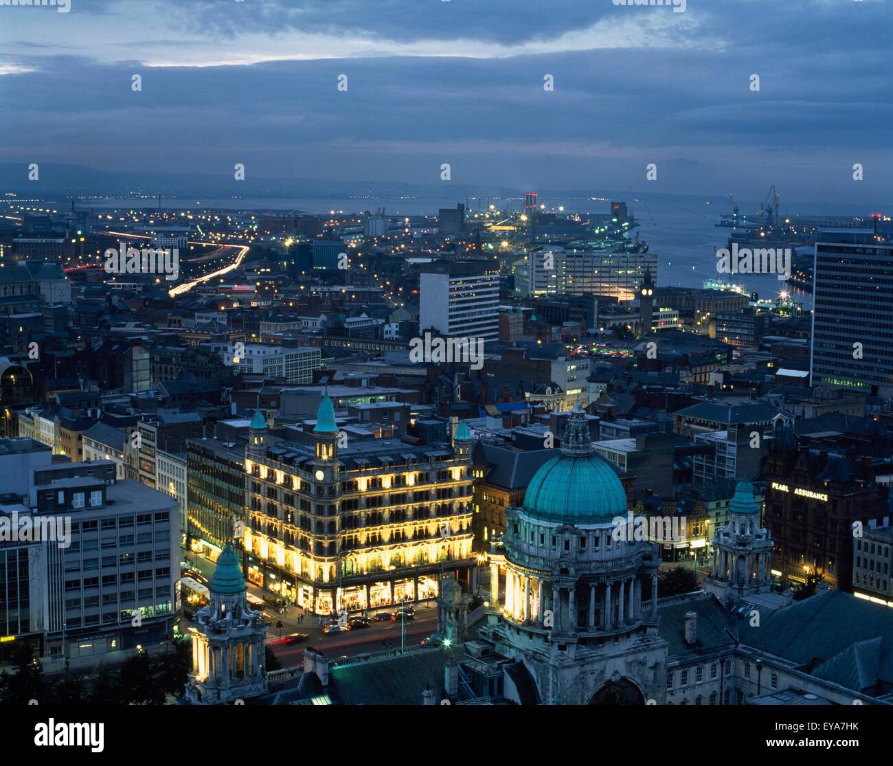 Belfast, Co Antrim, Irlande du Nord;City Hall et Skyline Banque D'Images