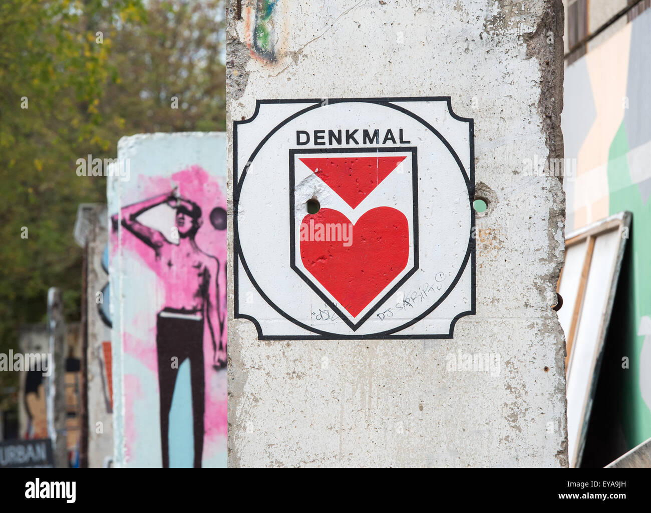 Berlin, Allemagne, avec segments du mur de graffiti dans le Kaiserdamm 82 à Berlin-Mitte Banque D'Images