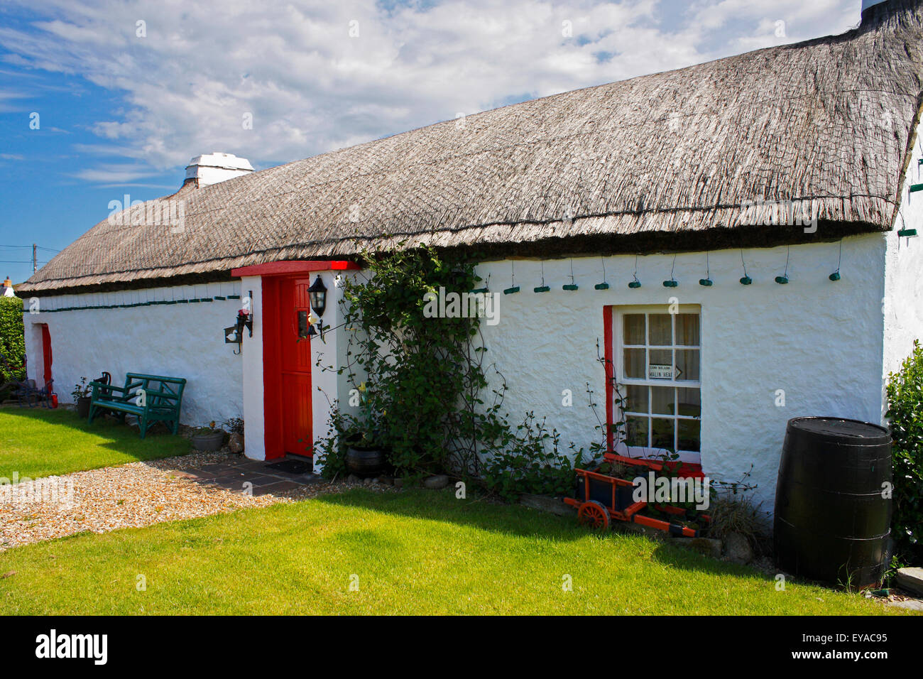 Thatch Cottage sur Malin Head sur la péninsule d'Inishowen, County Donegal, Ireland Banque D'Images