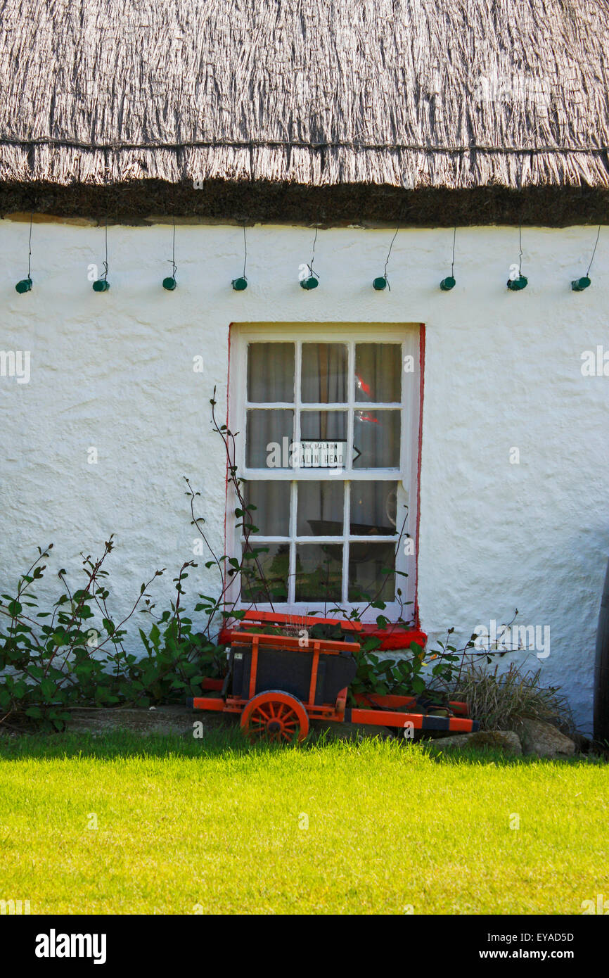 Thatch Cottage sur Malin Head sur la péninsule d'Inishowen, County Donegal, Ireland Banque D'Images