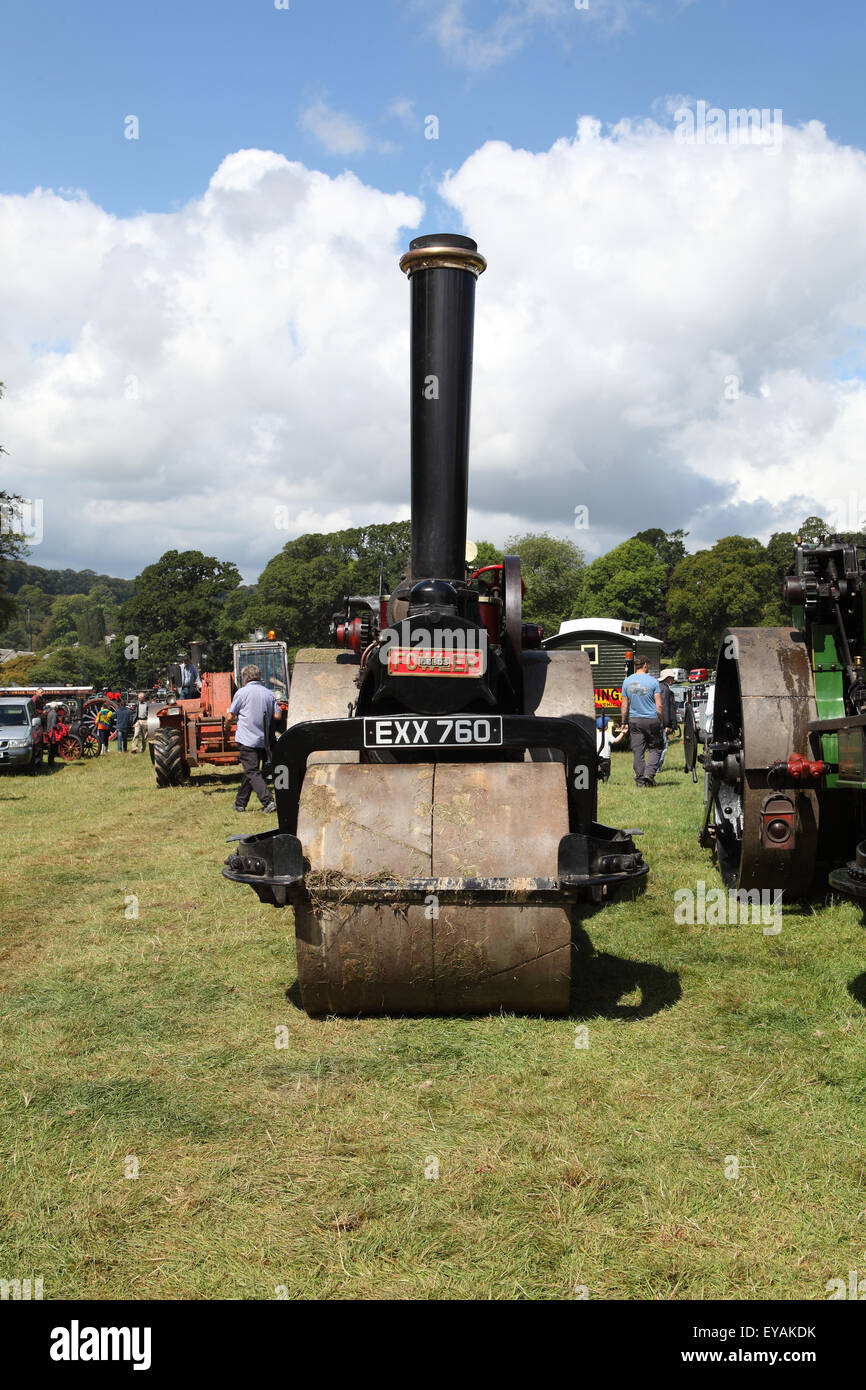 Boconnoc domaine près de Lostwithiel, Cornwall, le 25 juillet 2015. La Boconnoc Foire présenté par la vapeur et la vapeur de New Liskeard Vintage Club affiche de nombreux véhicules à vapeur de travail, y compris des versions miniatures de gros tracteurs à vapeur, et un champ de foire. Il s'agit de la 16e édition de ce rallye vintage. Credit : Nicholas Burningham/Alamy Live News Banque D'Images