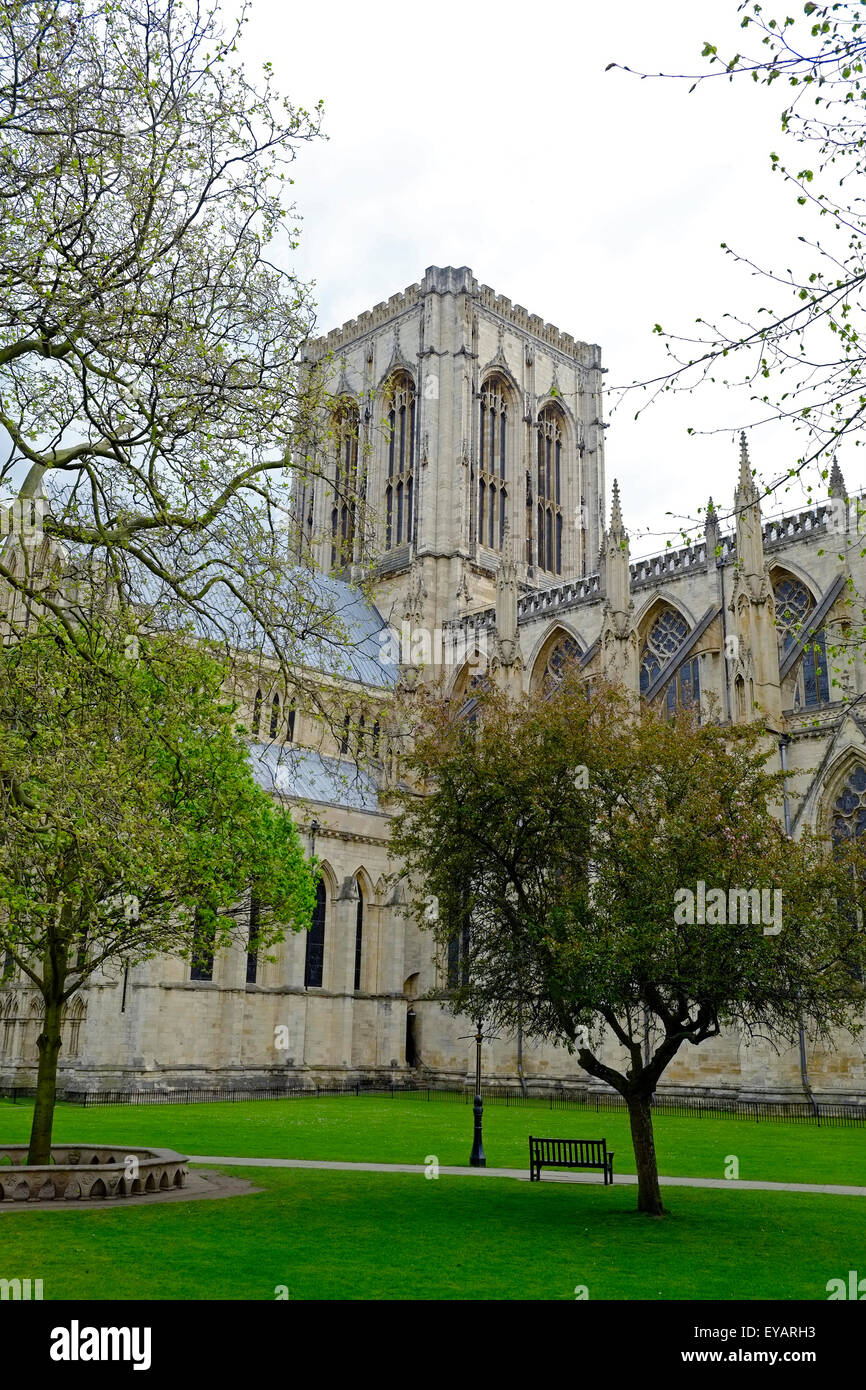 Nord du transept et la tour centrale de la cathédrale de York Yorkshire UK United Kingdom Europe Banque D'Images