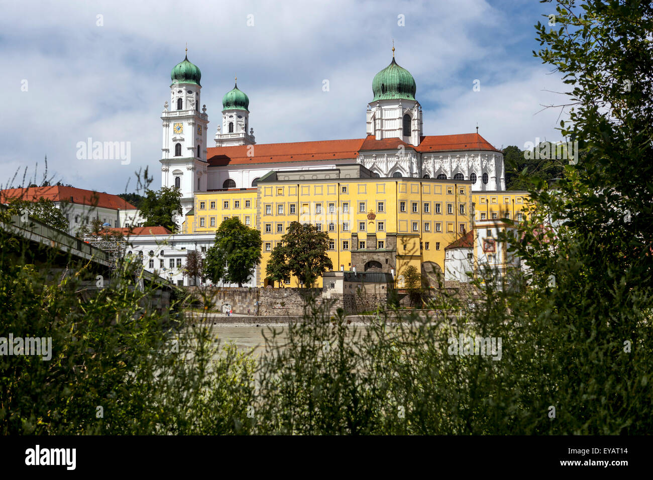 Pont de la rivière Inn, la cathédrale Saint-Étienne, Passau, Bavière, Allemagne, Europe Banque D'Images