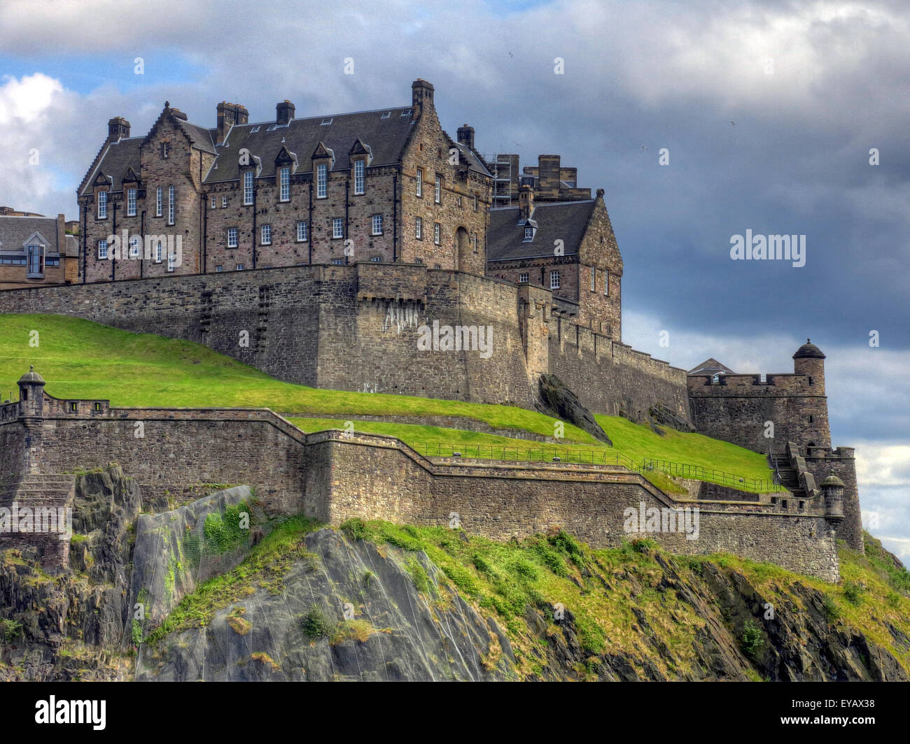 Le Château d'édimbourg avec ciel dramatique, Vieille Ville, en Écosse - UNESCO World Heritage site, UK Banque D'Images