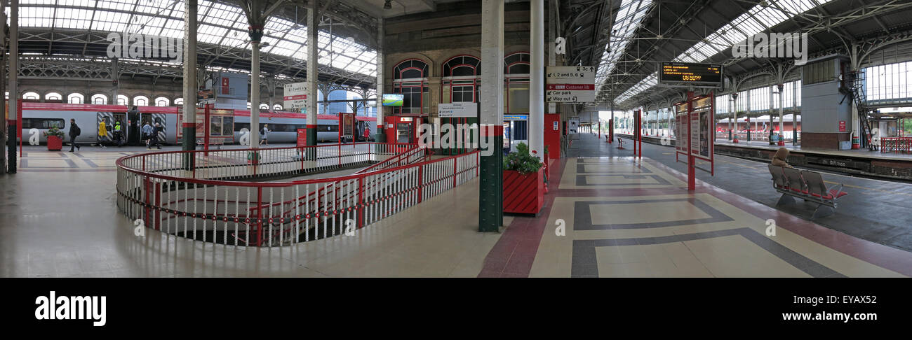 Preston Railway Station Panorama, Lancashire, Angleterre, Royaume-Uni avec le train de franchise Virgin, WCML Banque D'Images
