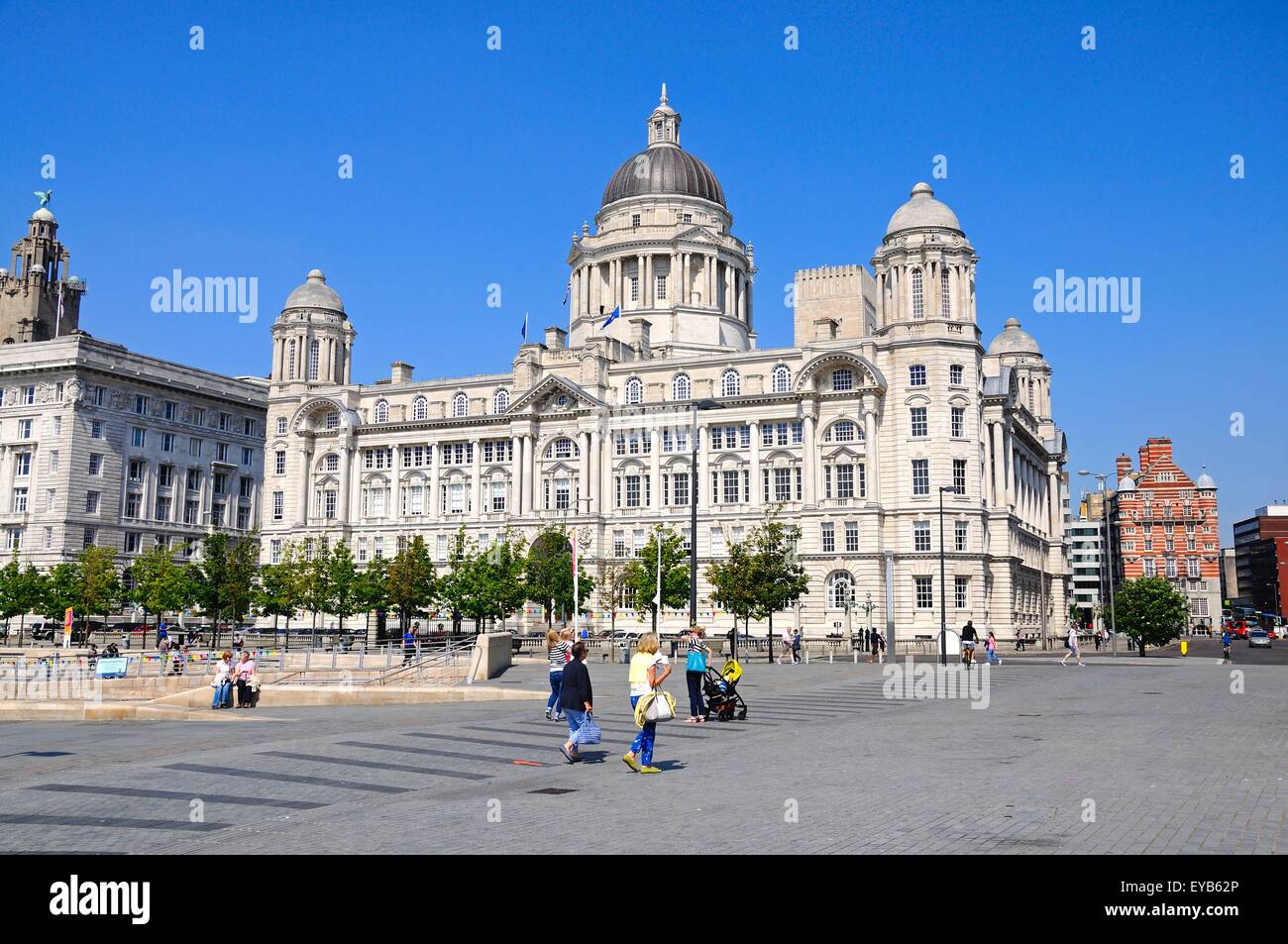 Port of Liverpool Building anciennement connu sous le nom de Mersey Docks and Harbour Board Bureau à Pier Head, Liverpool, Angleterre. Banque D'Images