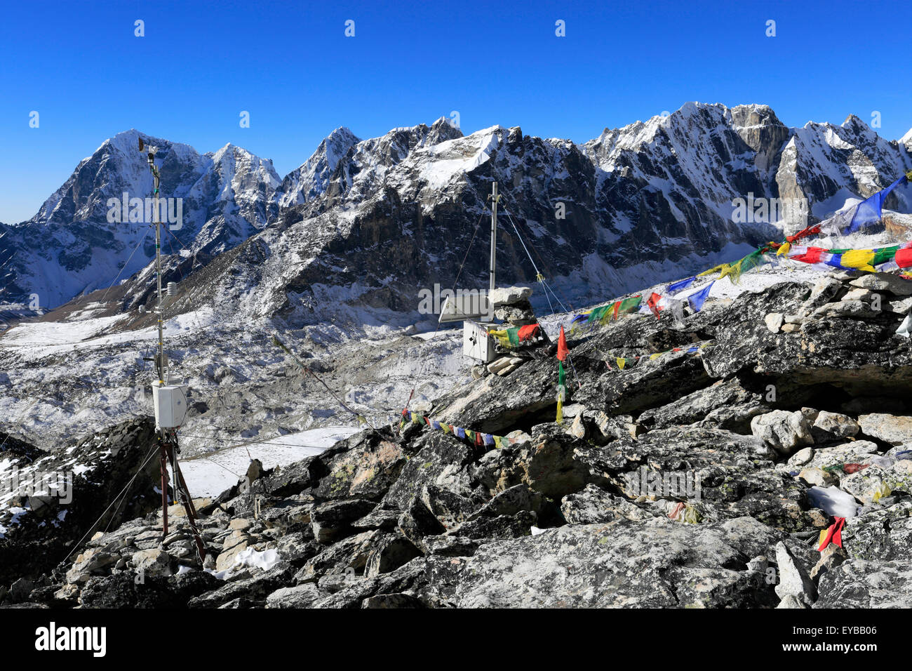 Station météo de sommet de montagne Kala Patthar 5550M, camp de base de l' Everest trek, parc national de Sagarmatha, UNESCO World Heritage Photo  Stock - Alamy