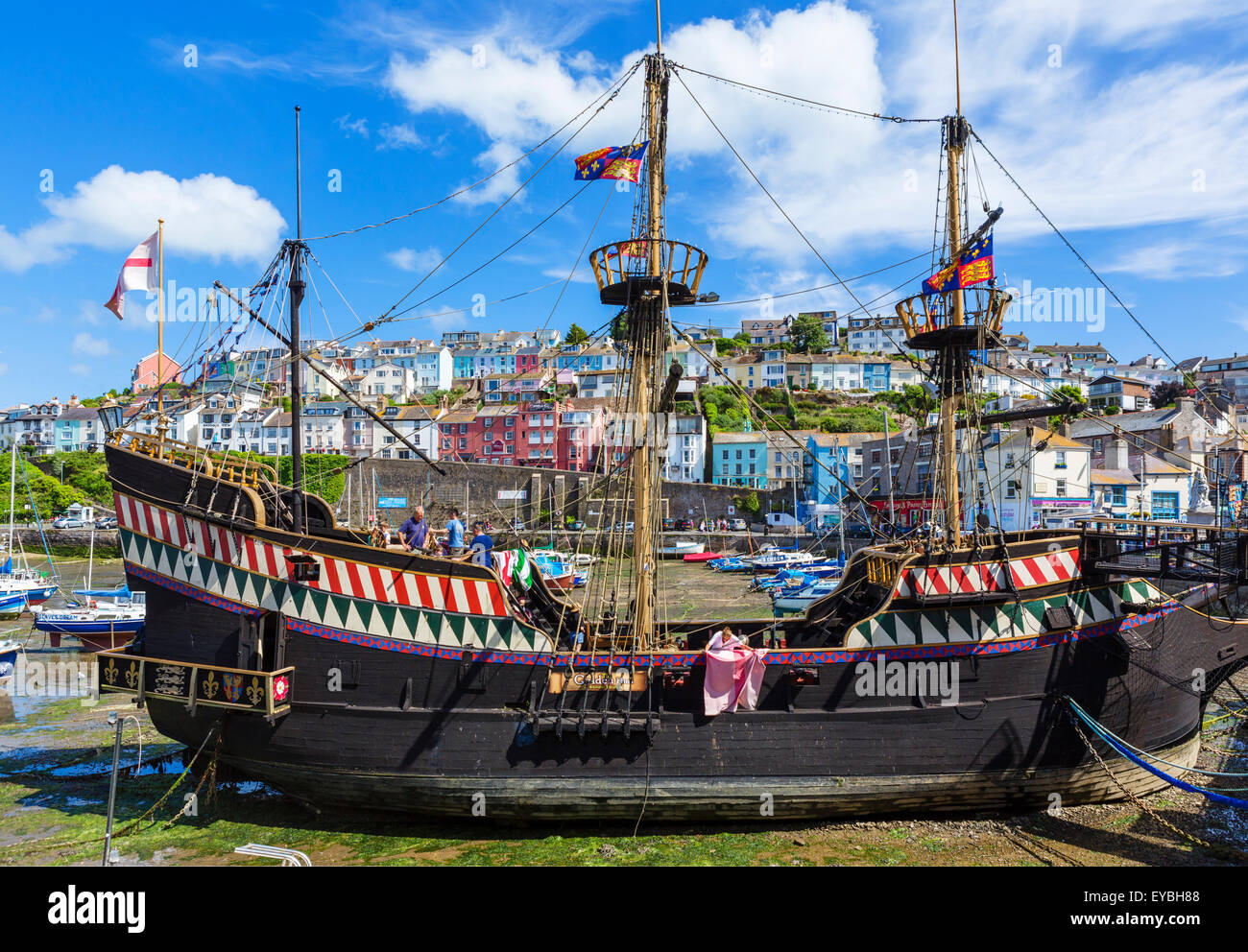 Une réplique de Sir Francis Drake's ship, le Golden Hind, dans le port de Brixham, Torbay, dans le Devon, England, UK Banque D'Images