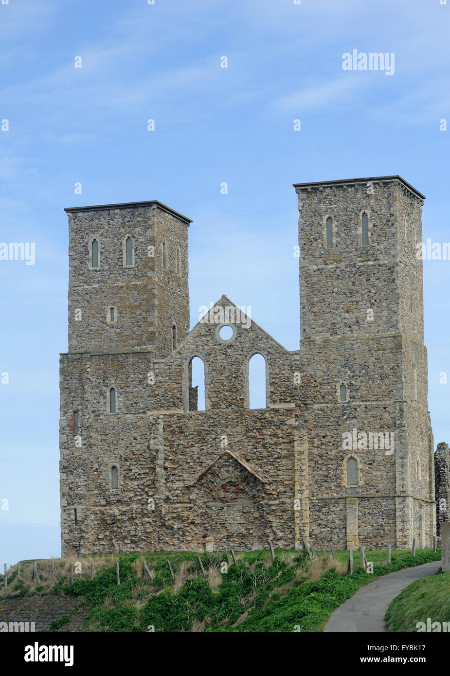 Les ruines de l'église médiévale de St Mary Reculver ci-dessus. Reculver, Kent, UK, Banque D'Images