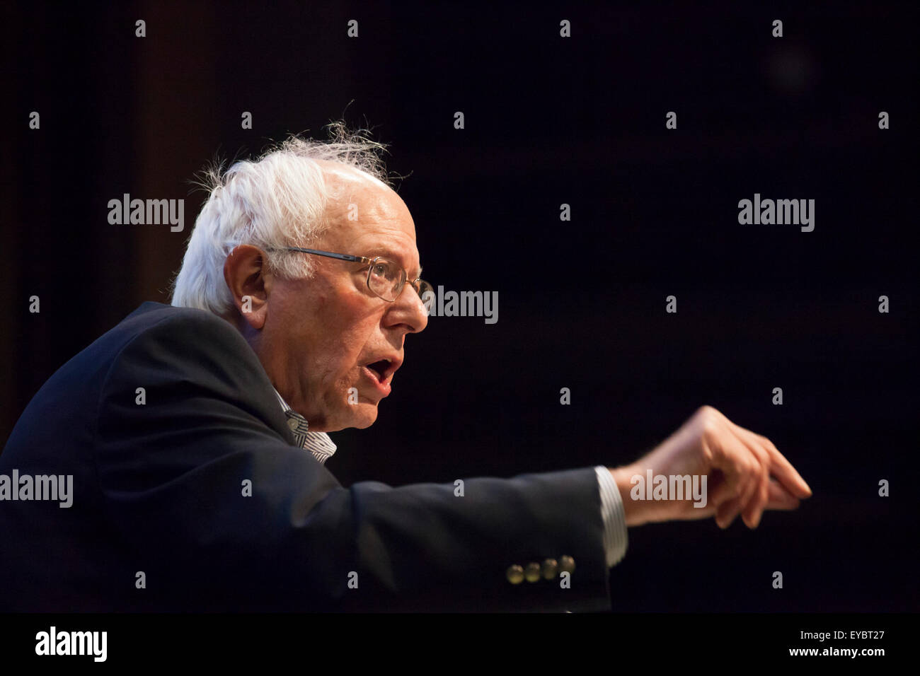 Des Moines, Iowa - Le sénateur Bernie Sanders parle à une foule de 1 000 partisans à West Des Moines Valley High School en tant qu'il fait campagne pour le président. Banque D'Images