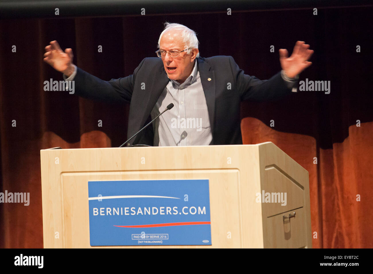 Des Moines, Iowa - Le sénateur Bernie Sanders parle à une foule de 1 000 partisans à West Des Moines Valley High School en tant qu'il fait campagne pour le président. Banque D'Images