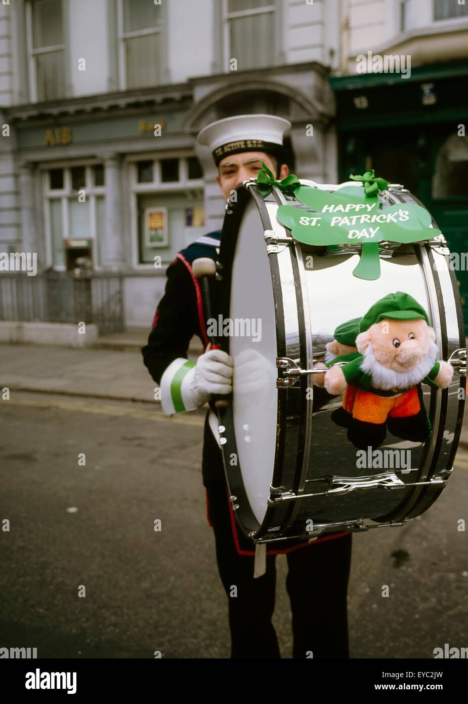 La coopération de Dublin, Dublin (Irlande), batteur dans une Parade de la St Patrick Banque D'Images