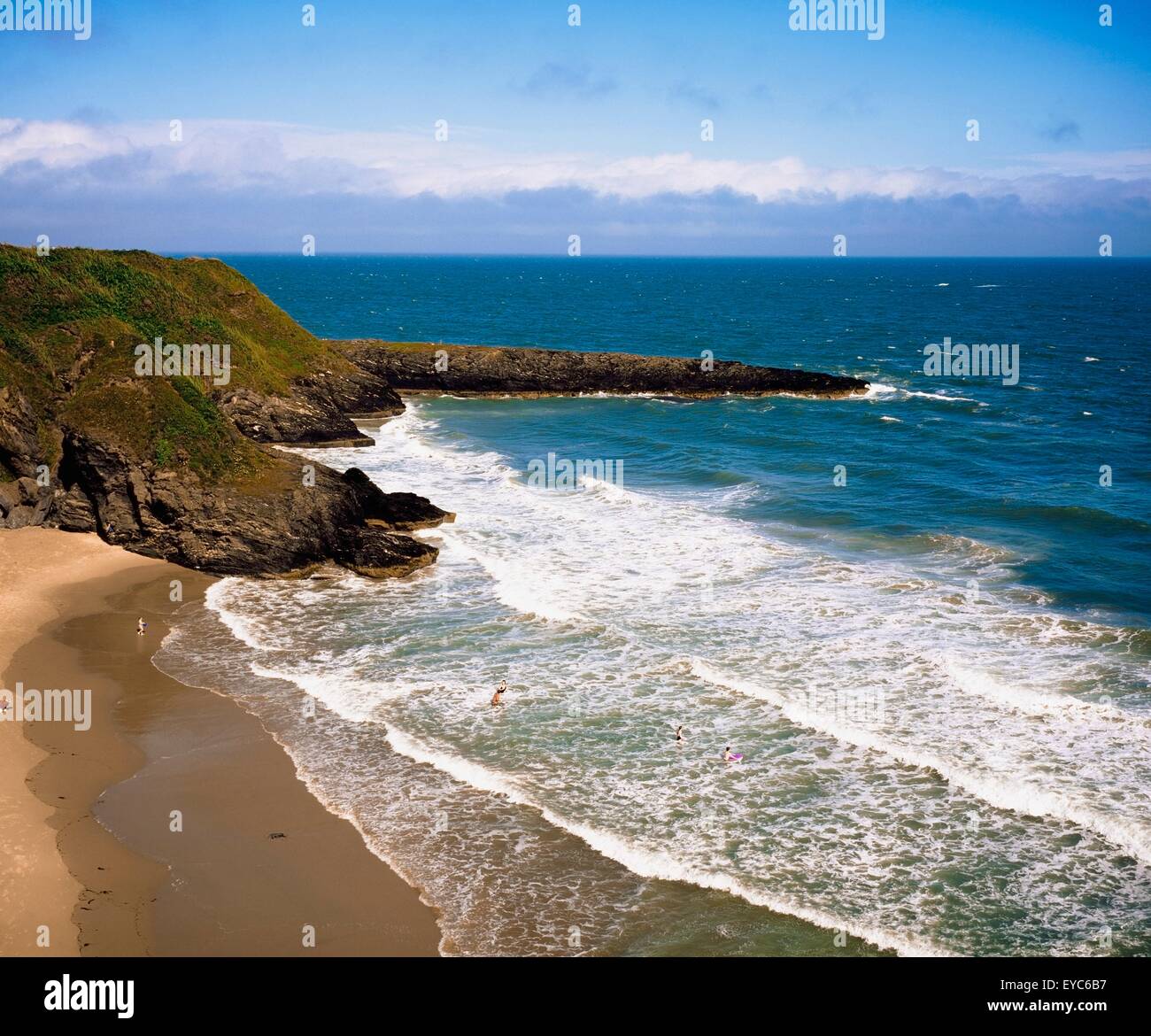 Silver Strand, Co Wicklow, Irlande ; les gens sur la plage sur l'Atlantique Banque D'Images