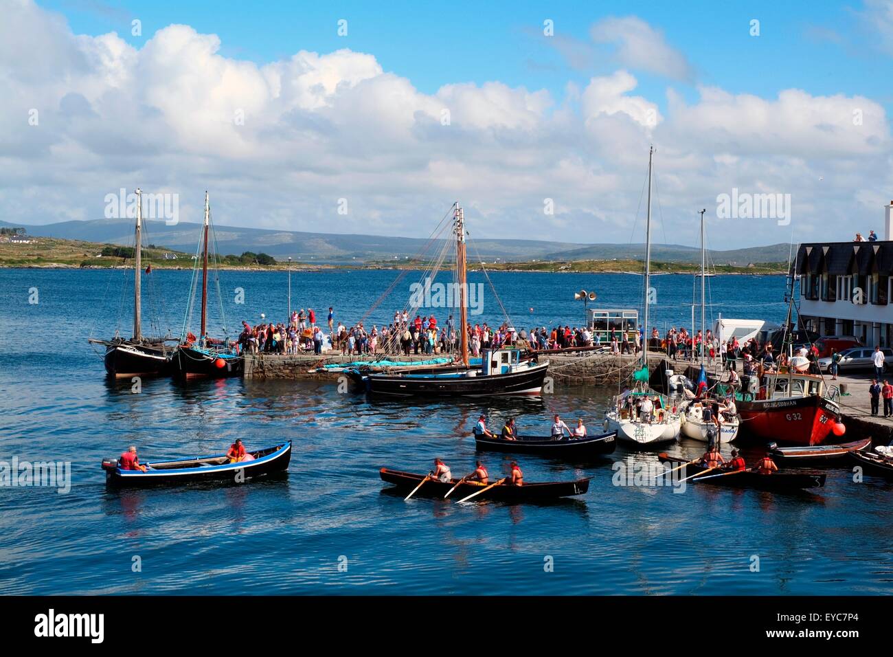 Roundstone, comté de Galway, Irlande ; courses de bateaux Banque D'Images