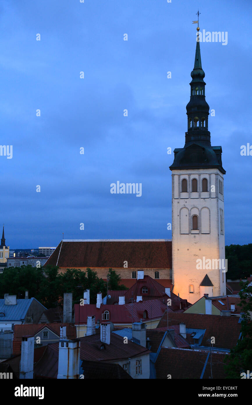 Église Saint Nicolas, Niguliste Kirik, vue de Kohtuotsa vue dans la ville haute, Tallinn, Estonie Banque D'Images