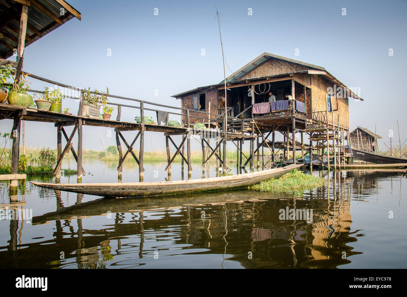 Maison sur pilotis, le lac Inle, l'État de Shan, Myanmar Banque D'Images