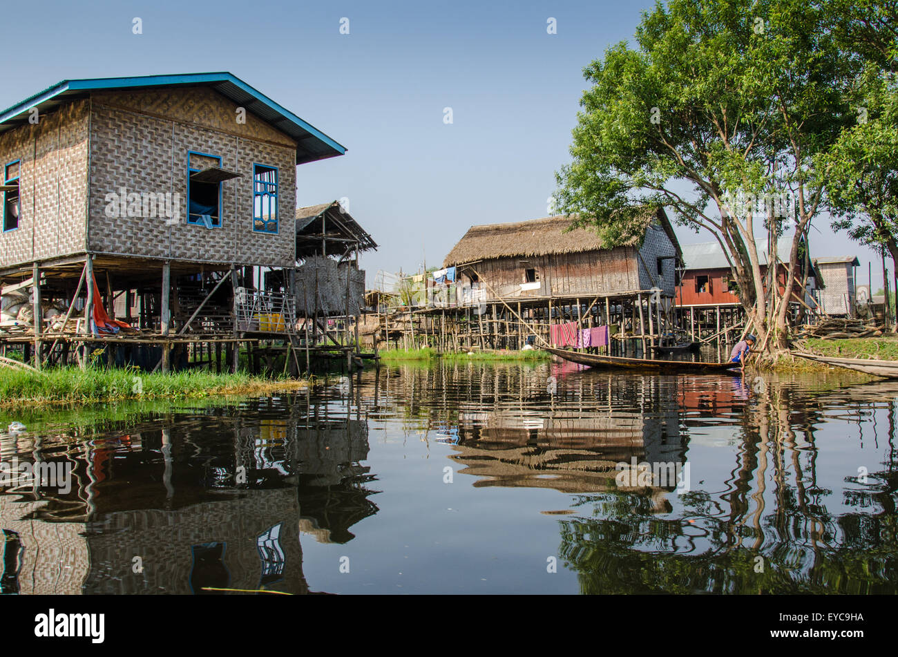 Maison sur pilotis, le lac Inle, l'État de Shan, Myanmar Banque D'Images
