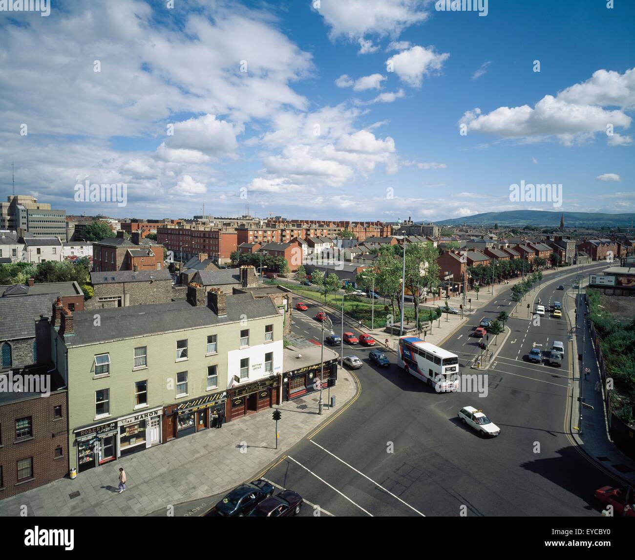 Dublin, comté de Dublin, Irlande, la nouvelle Street et Street Best Western Ballymascanlon Banque D'Images