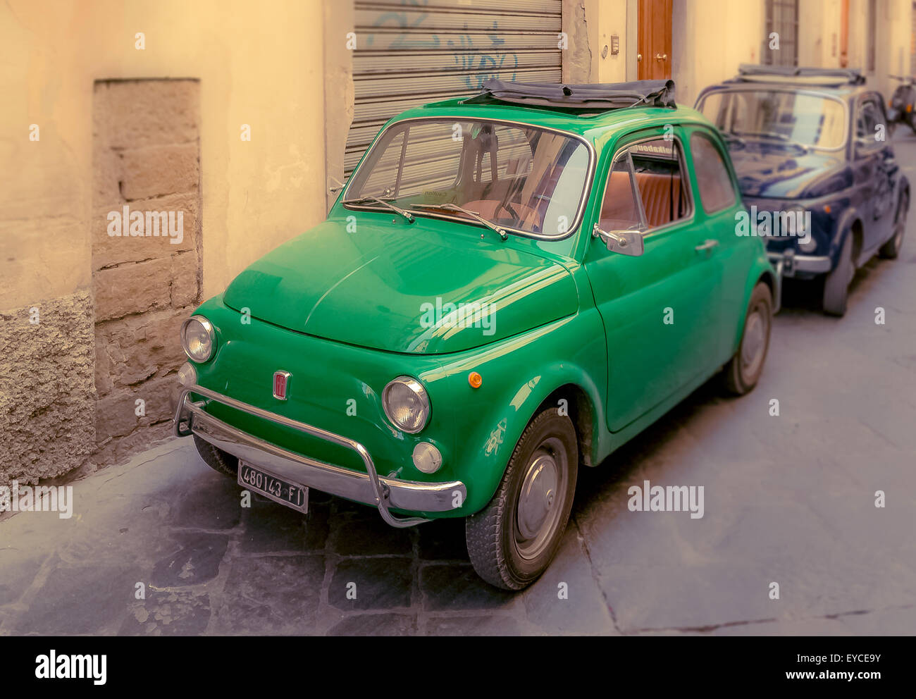 Voitures Fiat 500 classiques à Florence. Italie. Banque D'Images