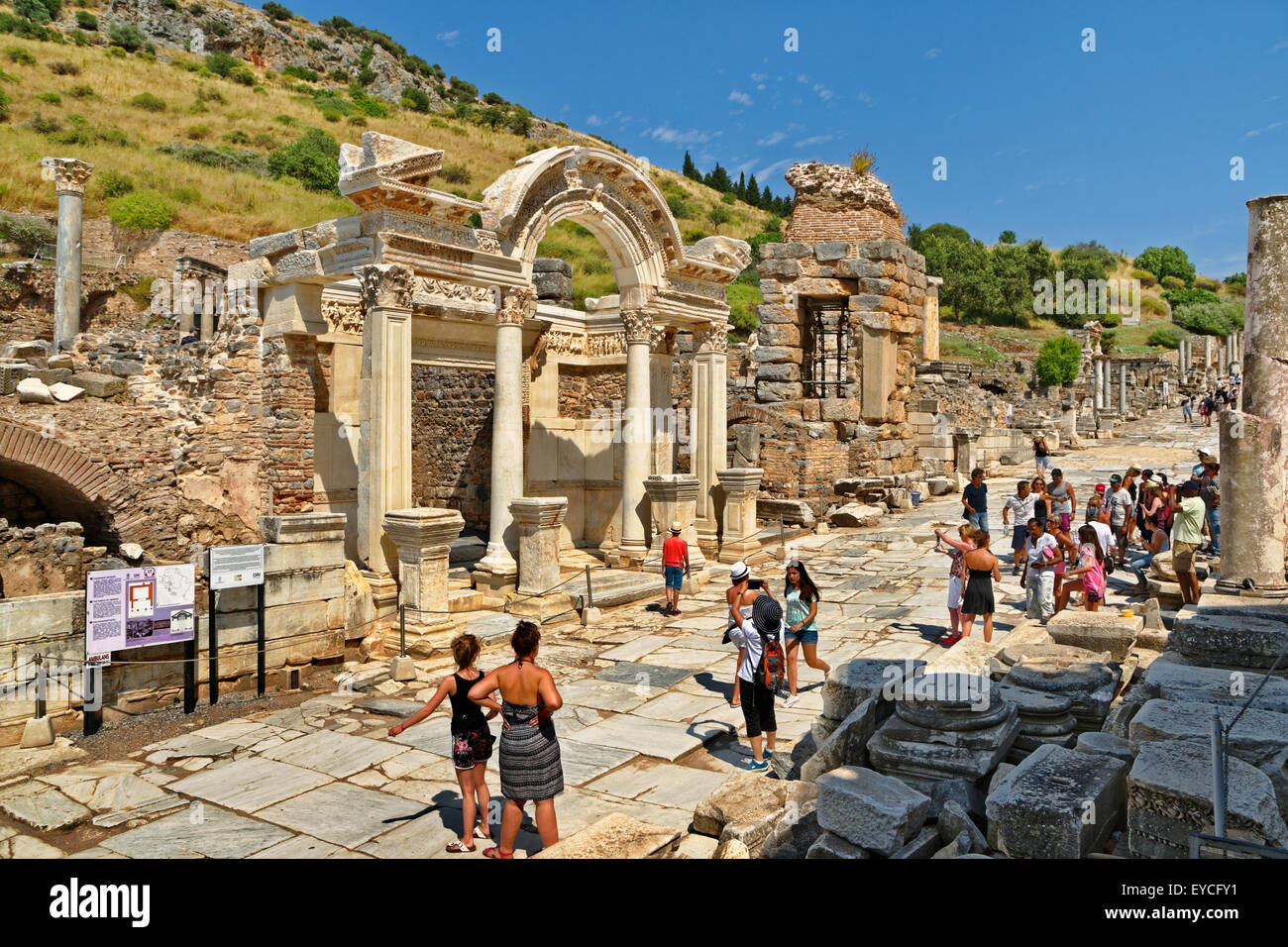 Façade du Temple d'Hadrien à Ephèse ancienne ville près de Selçuk, Kusadasi, Turquie Banque D'Images