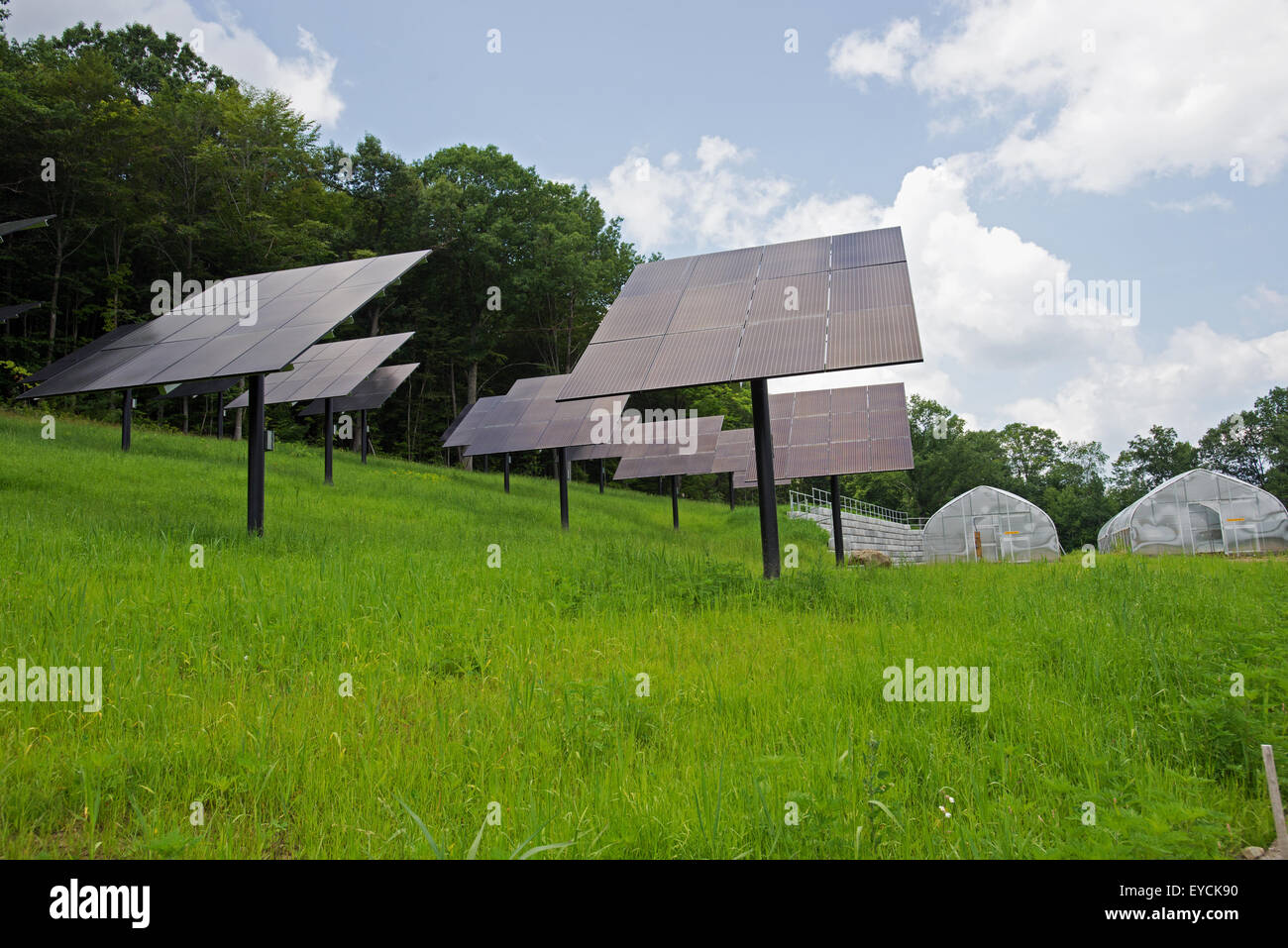 Les panneaux d'énergie solaire à Kensington Food Barn New Hampshire USA Banque D'Images