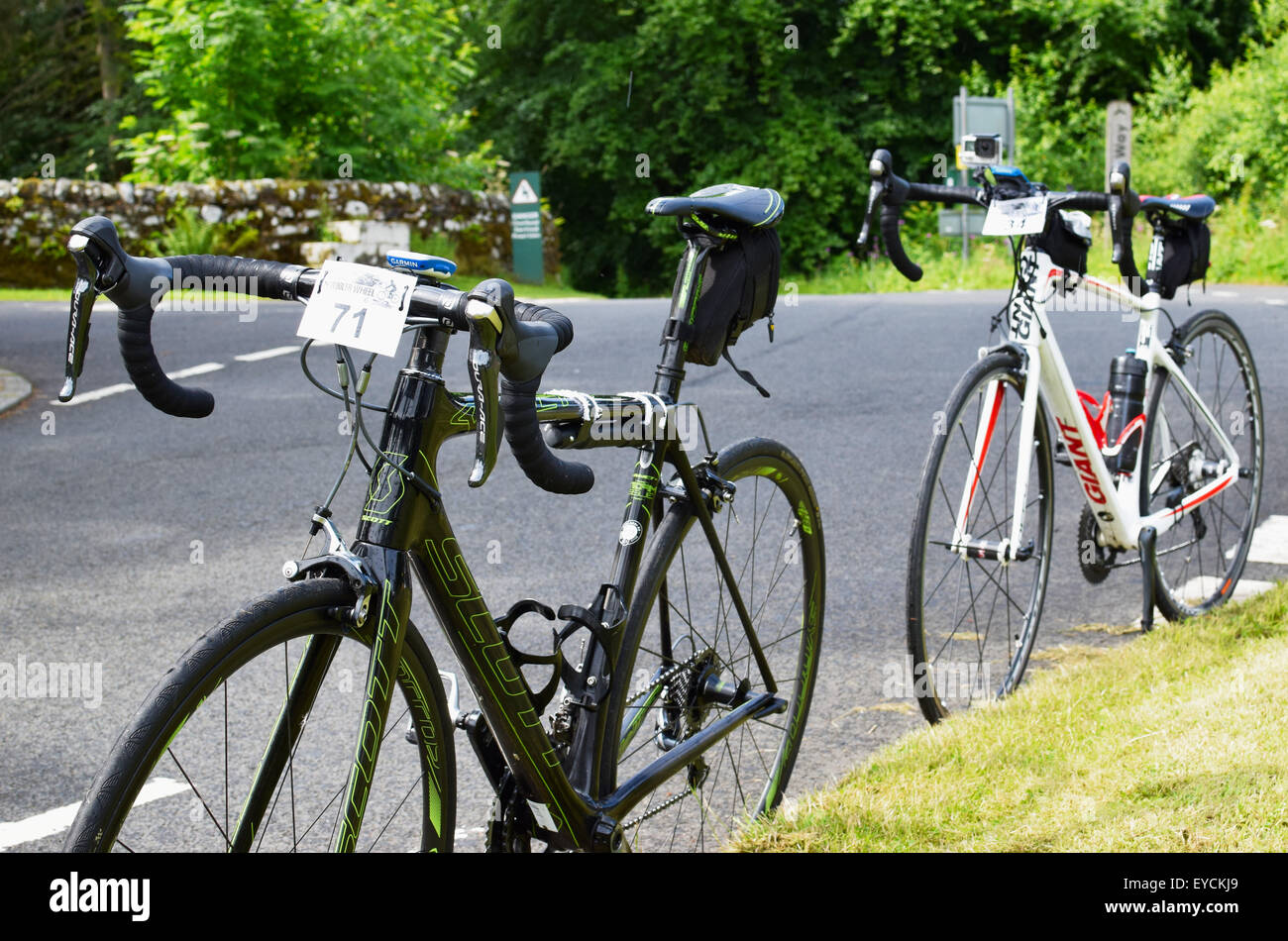 Vélo de course sur route. Banque D'Images
