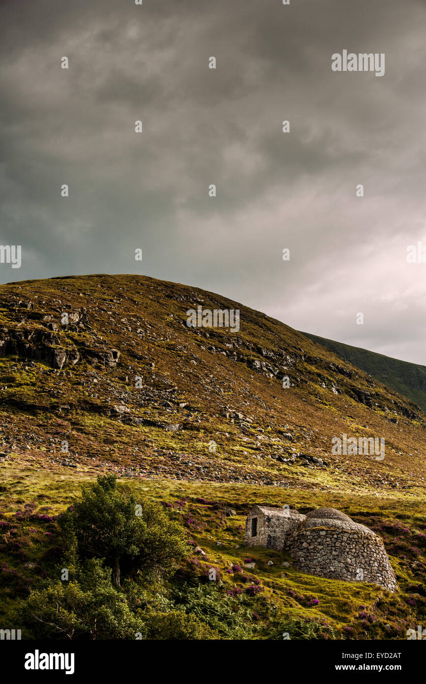 La Donard Ice House sur les pentes inférieures de Slieve Donard. Banque D'Images