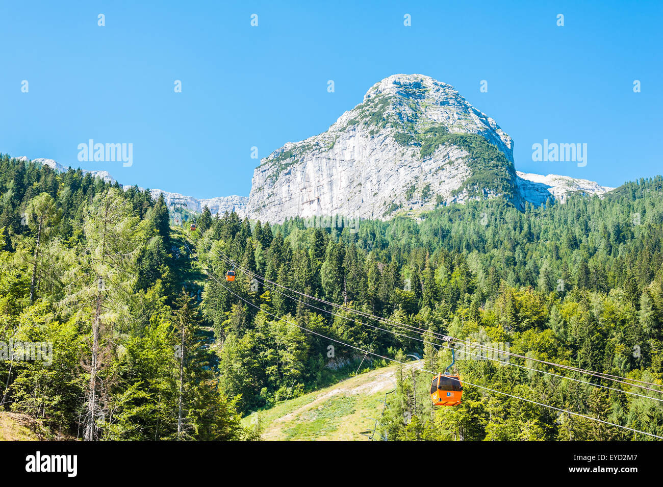 Sella Nevea, Udine, Italie - 10 juillet 2015 : paysage alpin avec cable car Banque D'Images