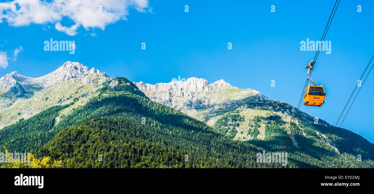 Sella Nevea, Udine, Italie - 10 juillet 2015 : paysage alpin avec cable car Banque D'Images