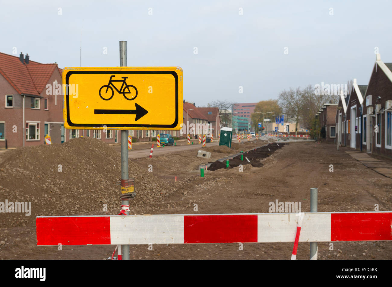 Les travaux routiers avec un détour signe pour les cyclistes Banque D'Images