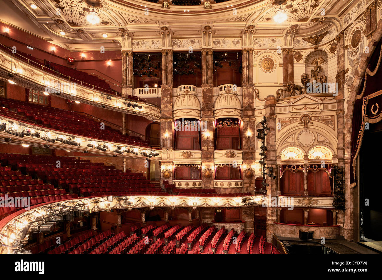 Intérieur d'un théâtre vide Banque D'Images