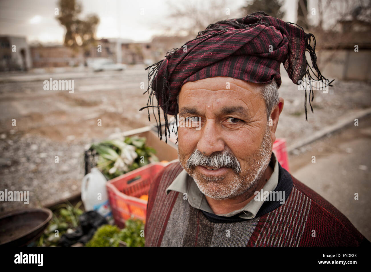 Portrait d'un vendeur de rue, kurde, Sulaymaniyah, Kurdistan irakien, l'Irak Banque D'Images