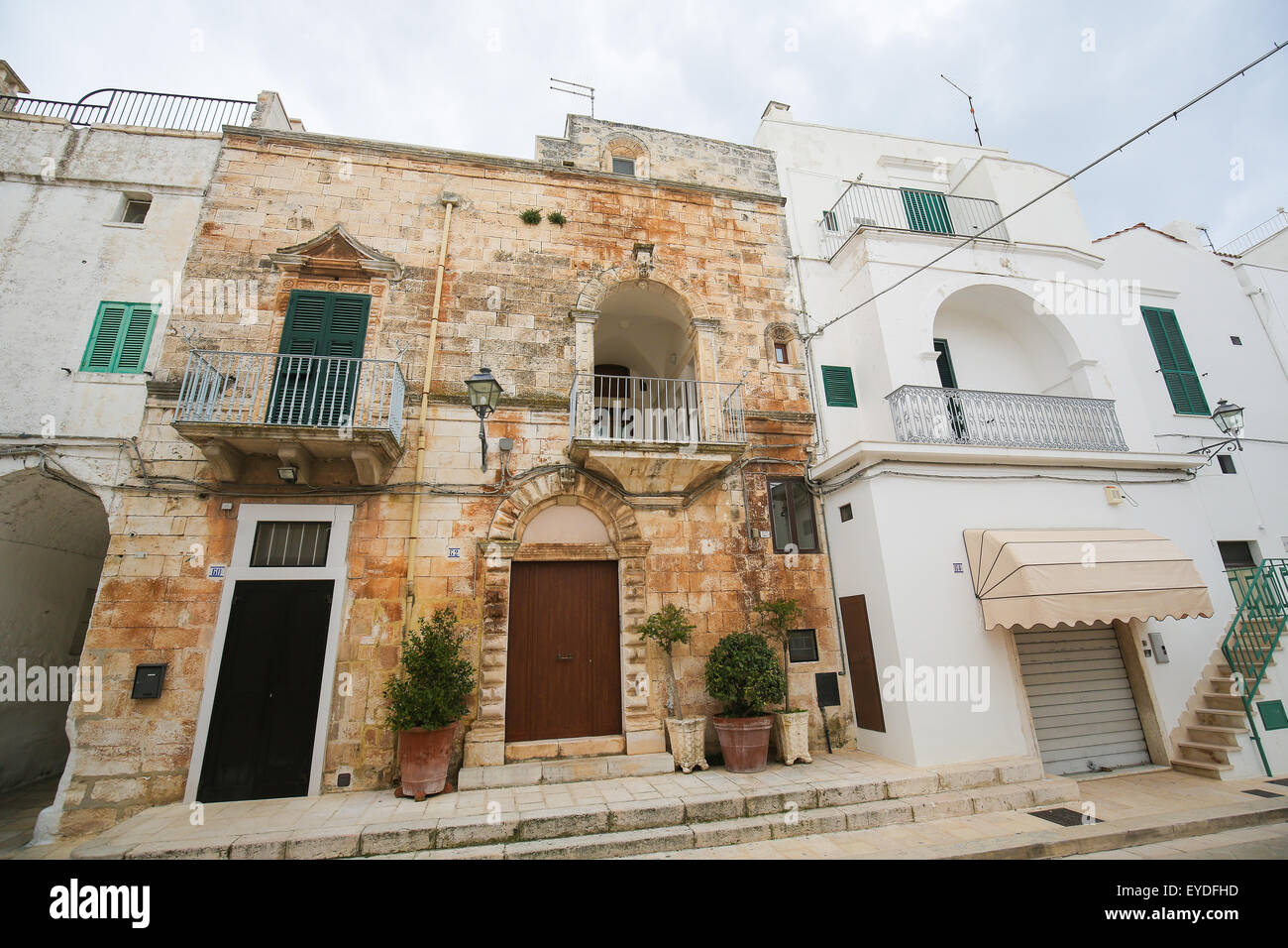 Les maisons historiques à Cisternino, une commune italienne de la province de Brindisi dans les Pouilles, Italie du Sud, Banque D'Images