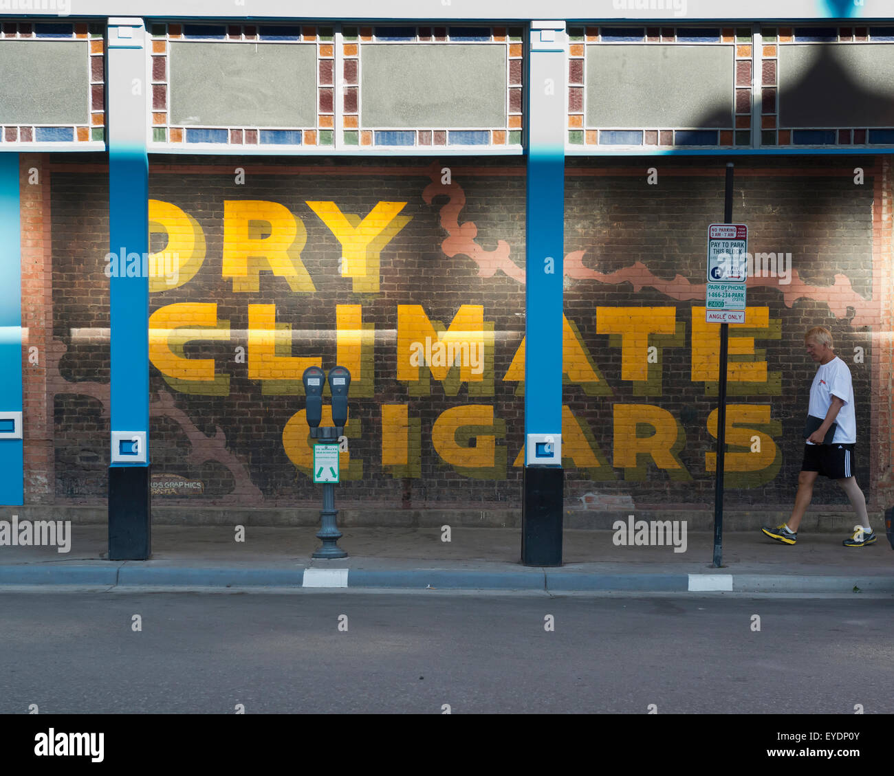 USA, Colorado, quartier commerçant du centre-ville ; Tremble, fresque de cigare Banque D'Images
