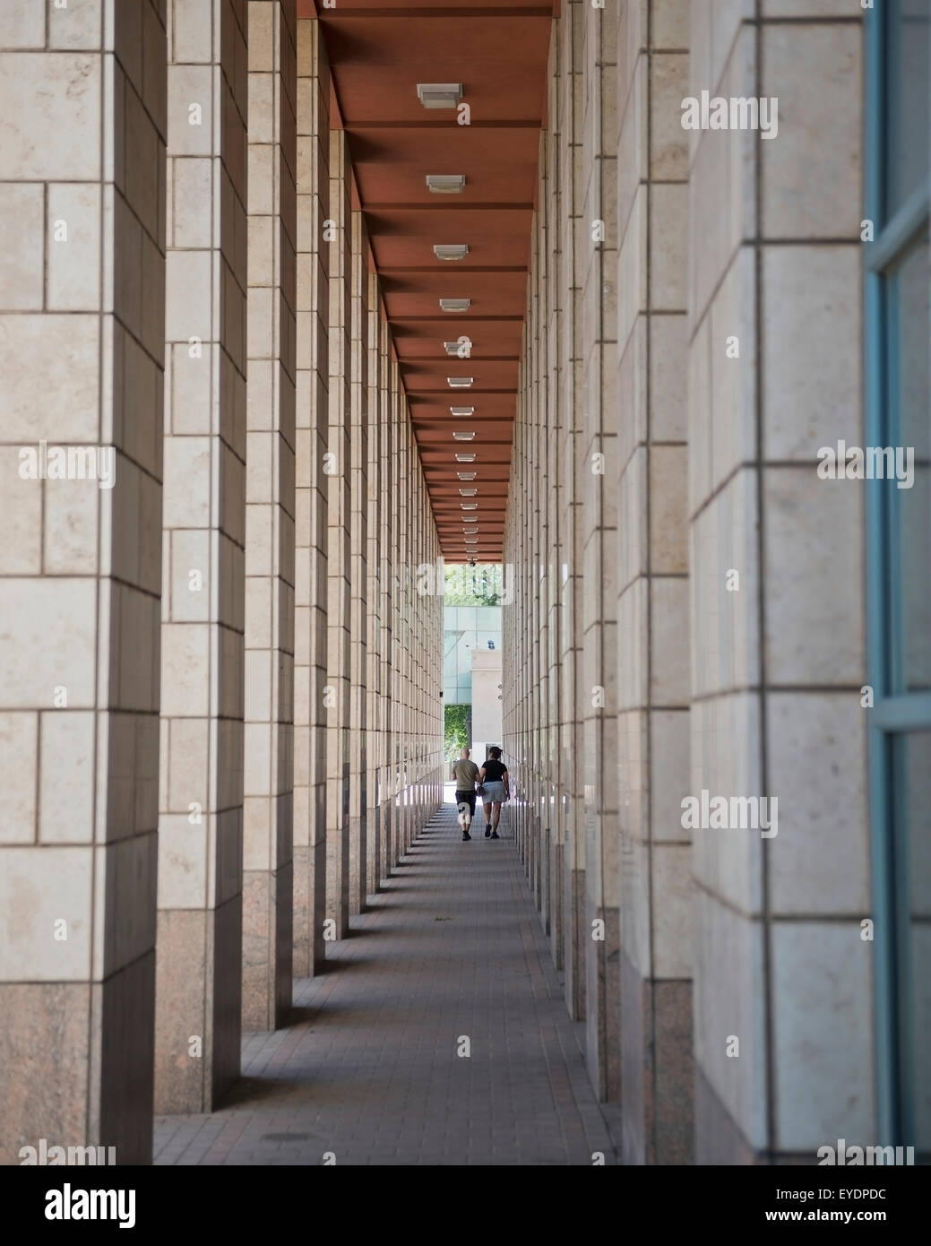USA, Colorado, couple d'âge moyen autour de Denver, Denver Art Museum Banque D'Images