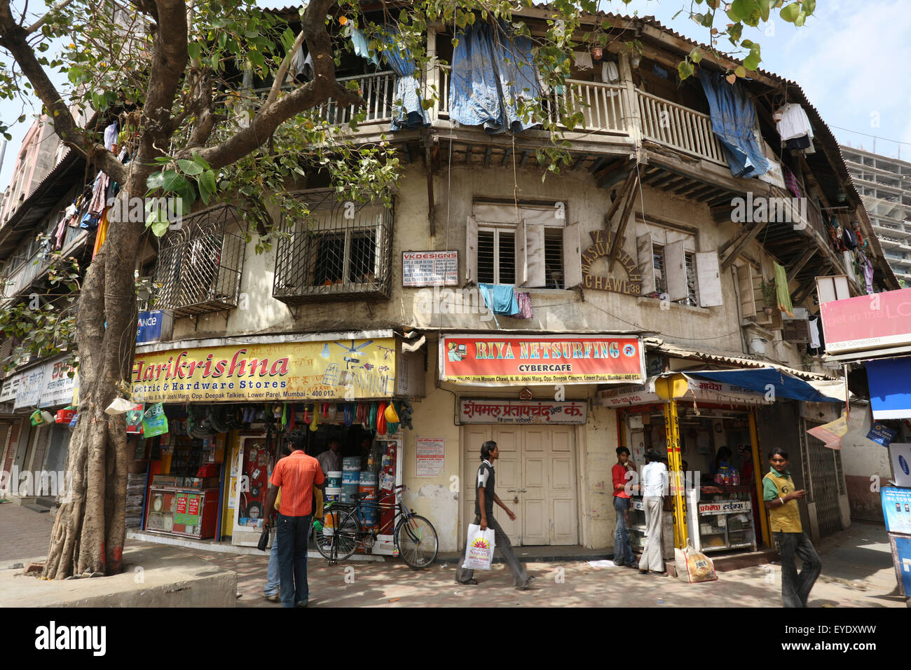 Chawl logement dans la Mill district, Mumbai, Inde Banque D'Images