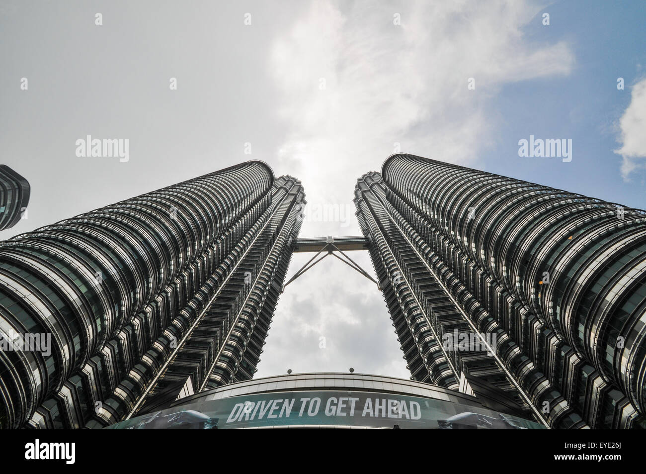 Kuala Lumpur, Malaisie - AVRIL 10,2011 : vue générale de Petronas Twin Towers on Apr 10, 2011 à Kuala Lumpur, Malaisie. La towe Banque D'Images