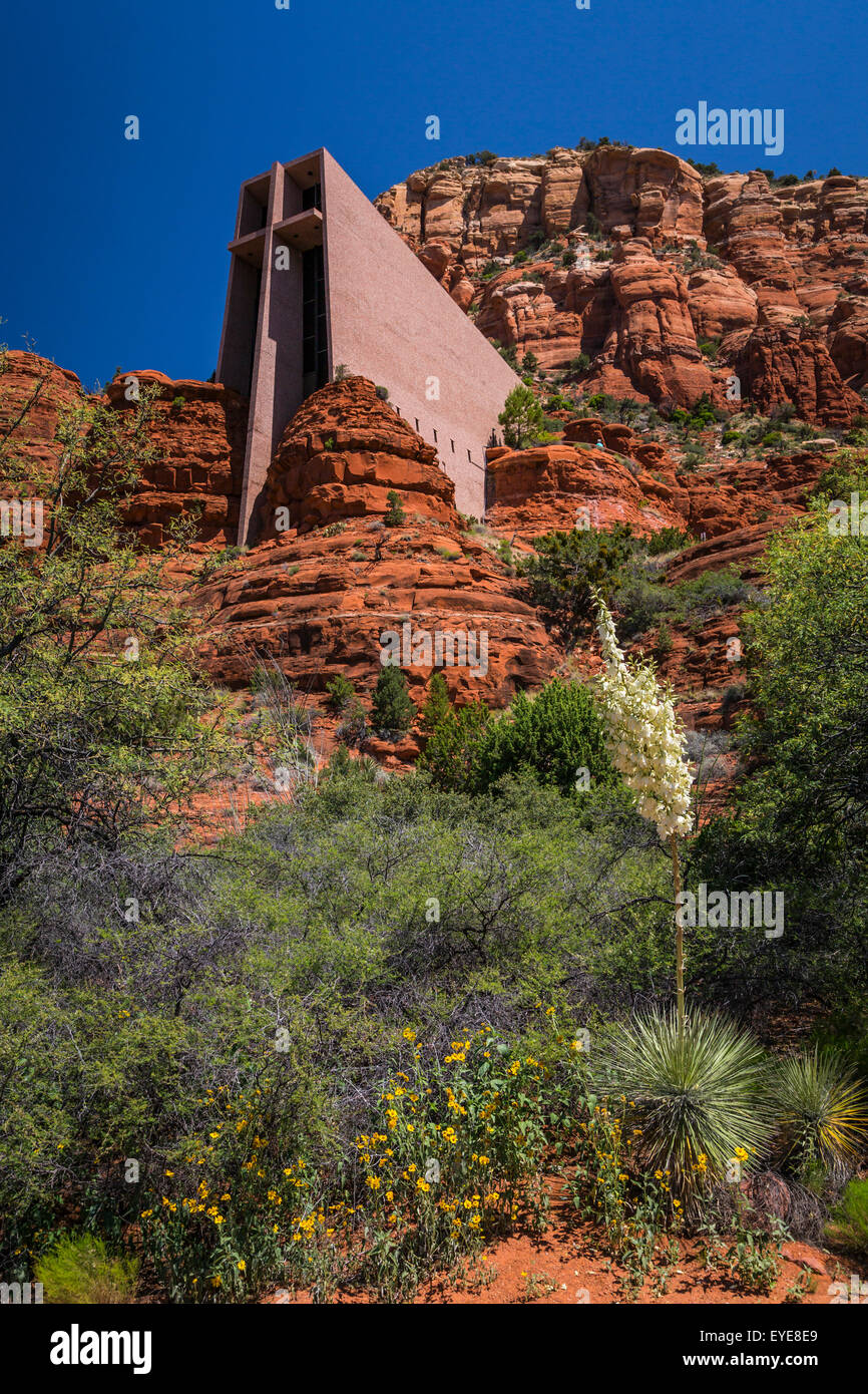 La chapelle de la Sainte Croix dans la red buttes de Sedona, Arizona, USA. Banque D'Images