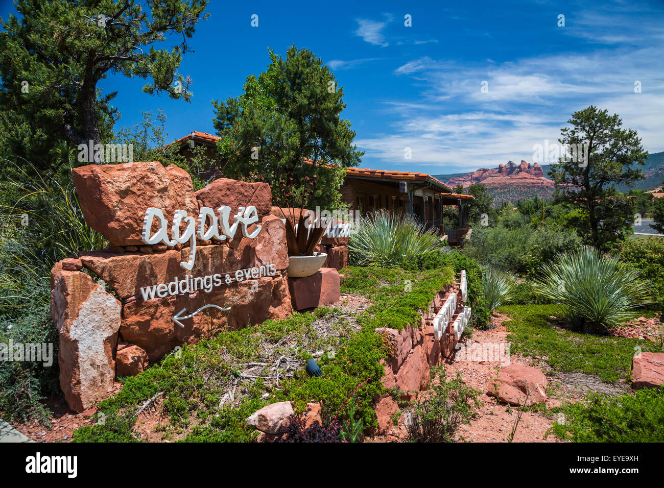 La Plaza de la Tierra signe sur les roches rouges de Sedona, Arizona, USA. Banque D'Images
