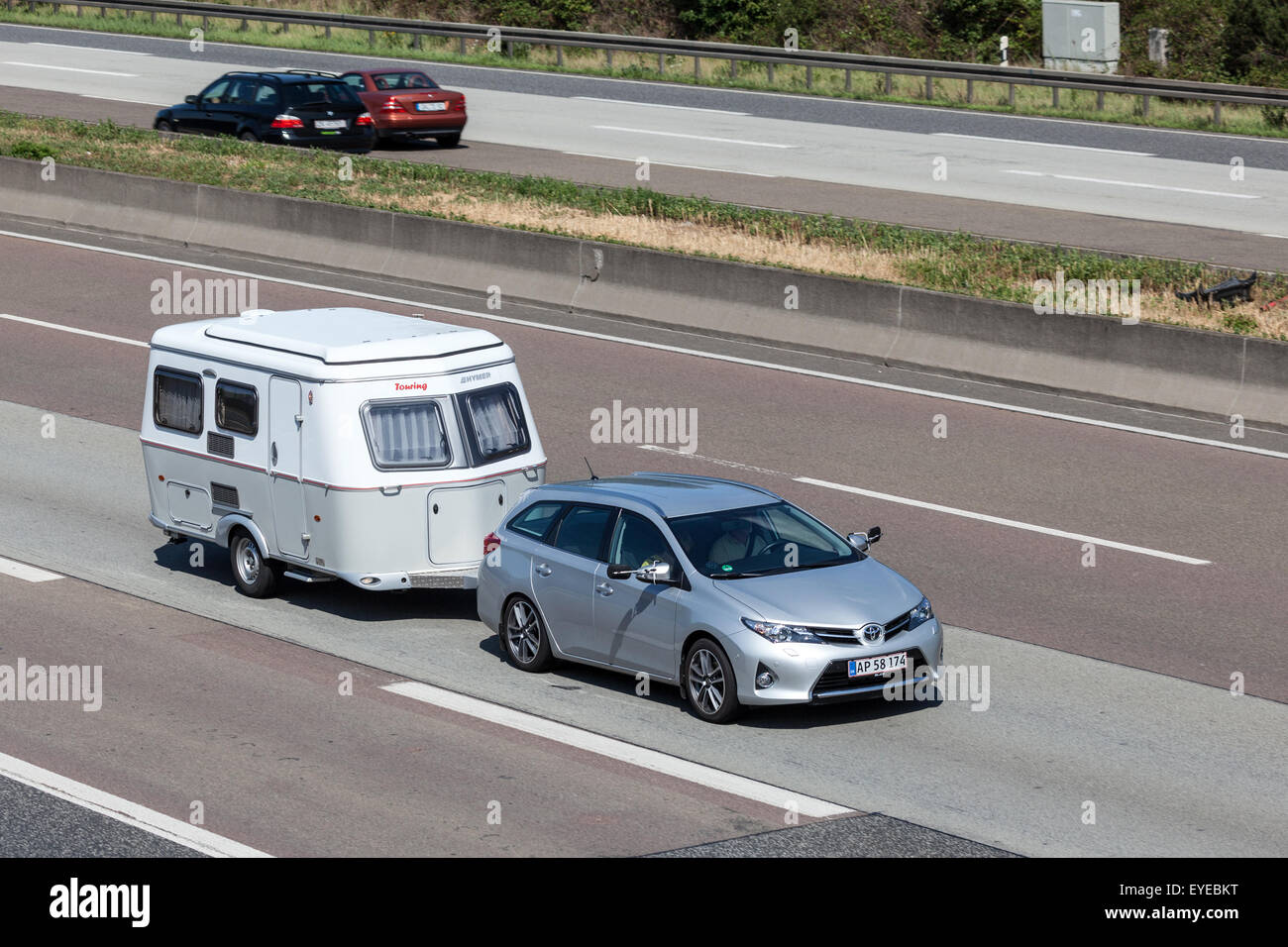 Toyota Auris avec l'Hymer caravane Banque D'Images