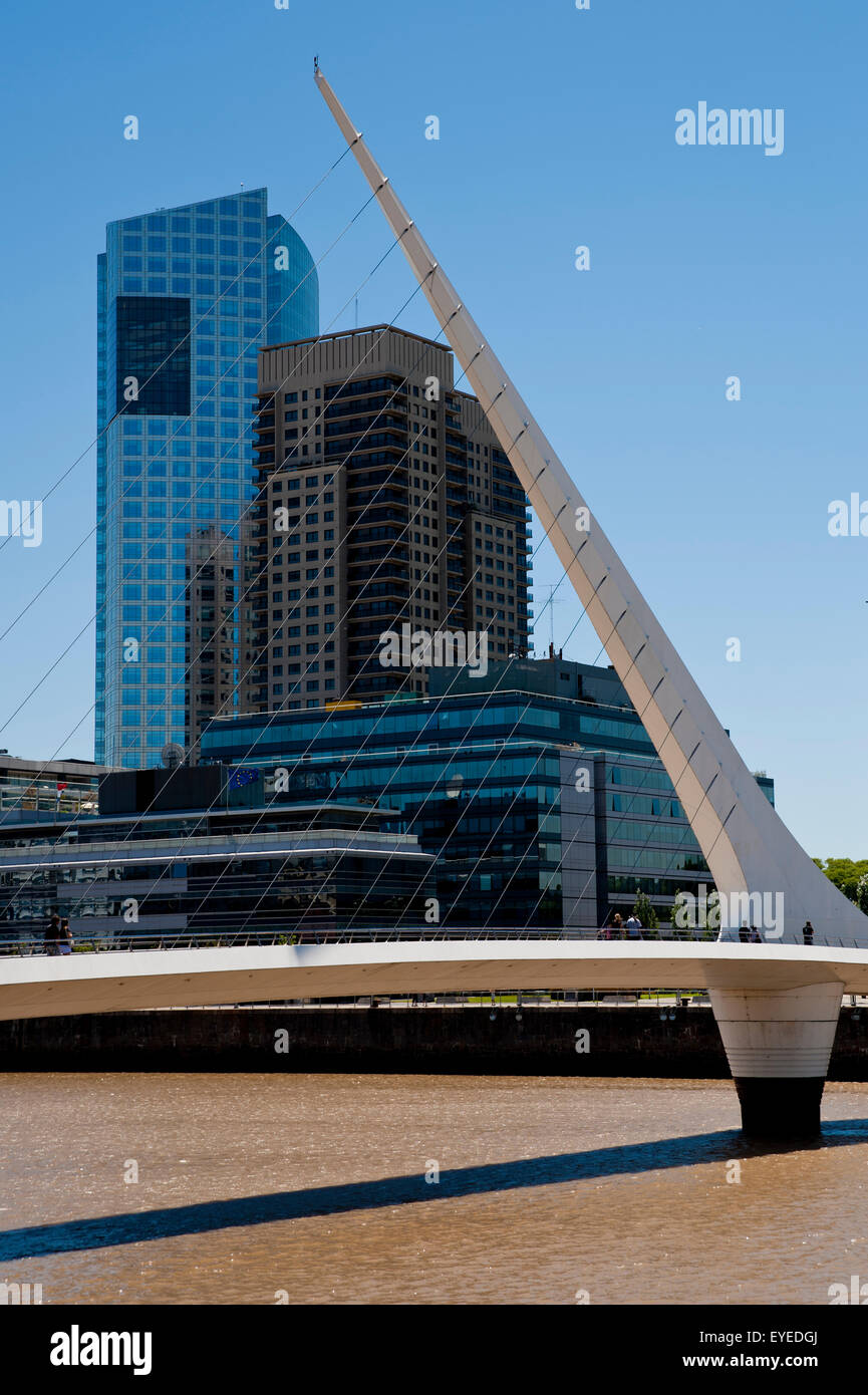 Puente de La Mujer par l'architecte Santiago Calatrava, Puerto Madero, Buenos Aires, Argentine Banque D'Images