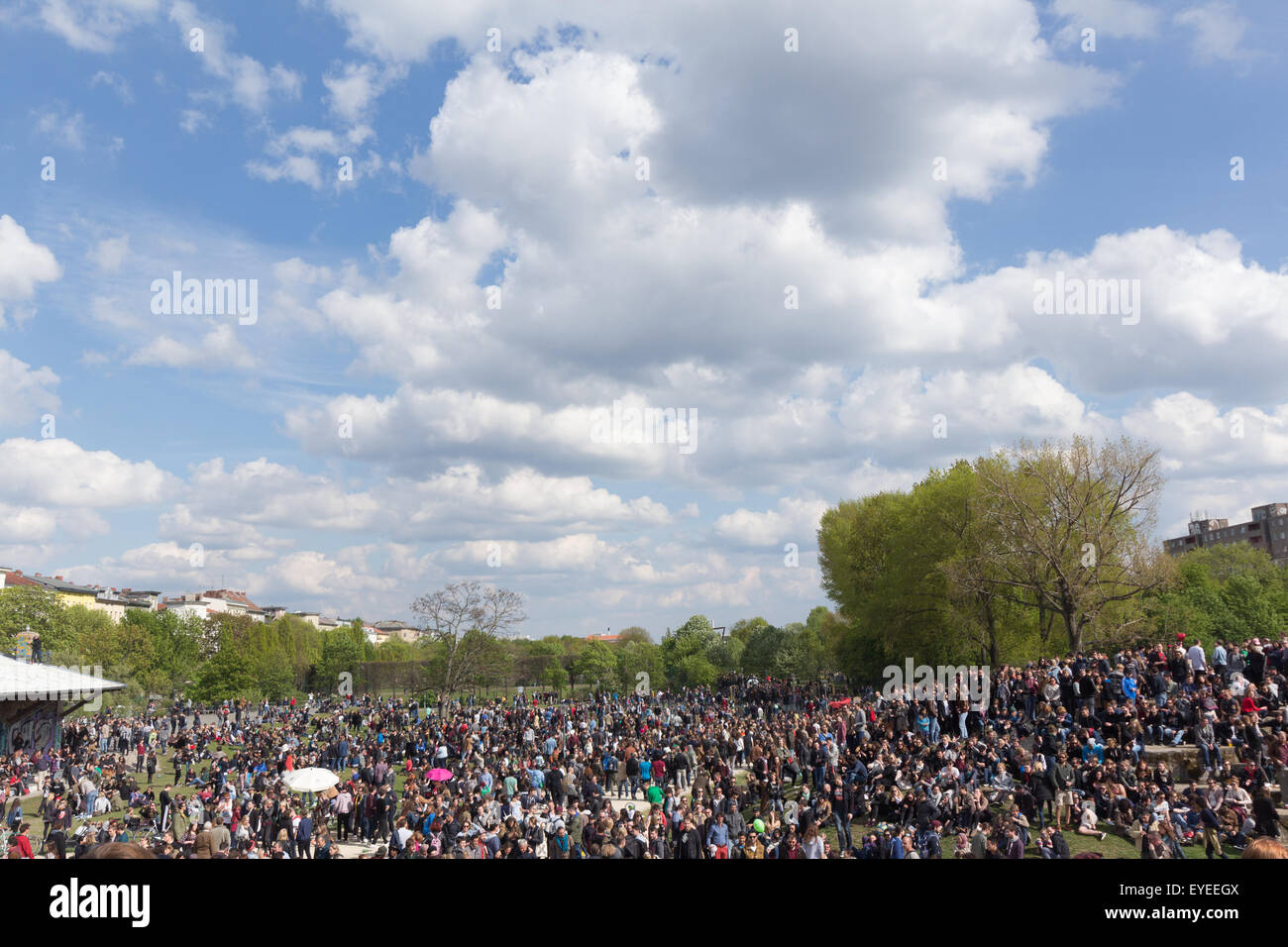 Les gens de goerlitzer park le 01 mai 2015, Kreuzberg, Berlin Banque D'Images