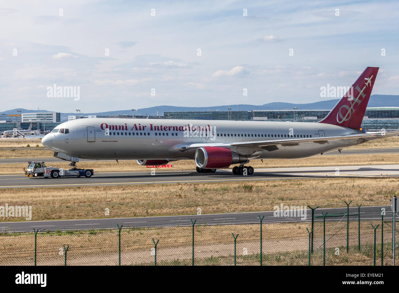 Omni Air International Boeing 767-300 ER à l'Aéroport International de Francfort (FRA). Le 26 juillet 2015 à Francfort-sur-Main, Allemagne Banque D'Images