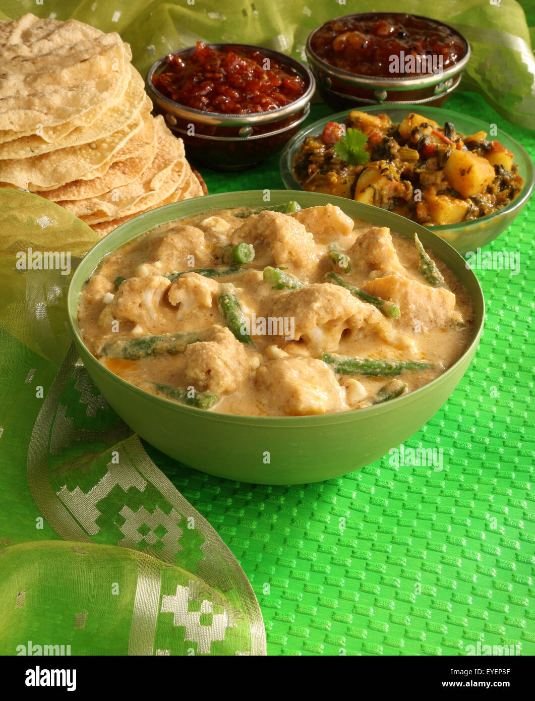 Poulet au curry indien NAVRATTAN Banque D'Images