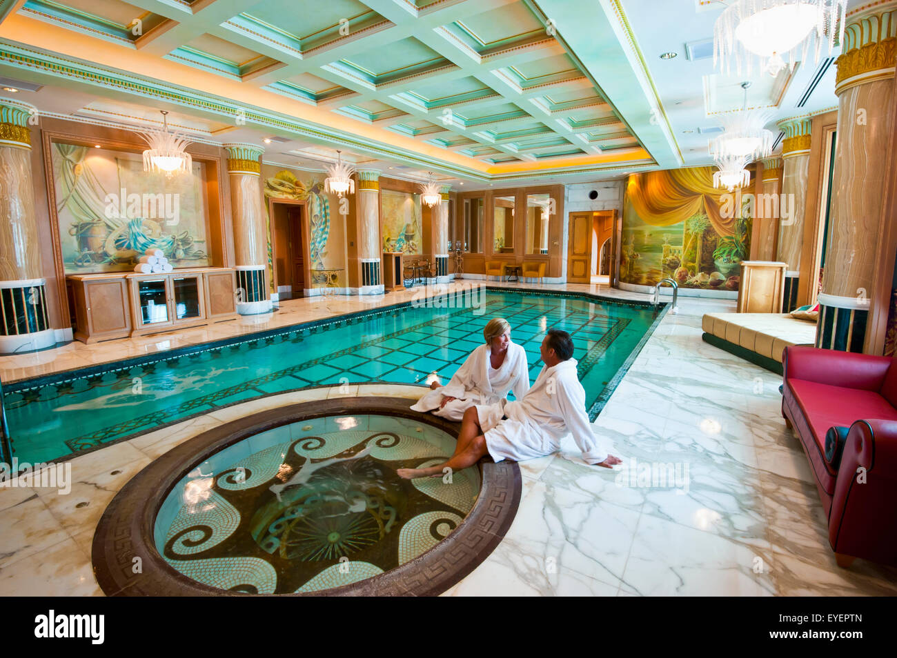 Piscine privée dans la suite royale de l'Empire Hotel and Country Club, Bandar Seri Begawan, Brunei Banque D'Images